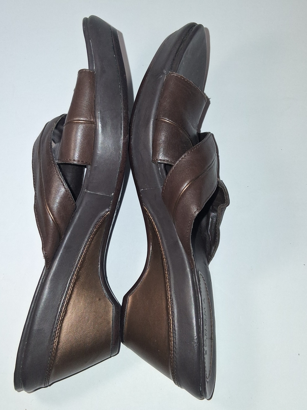 Sonoma Life + Style Women's US Size 8.5 Promenade Brown Leather  Slip-On Sandals